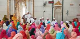 Aqaa Maulaa taking Misaaq of Muminaat on 13th Ramazaan after Jomo'ah namaaz in Nooraani Masjid